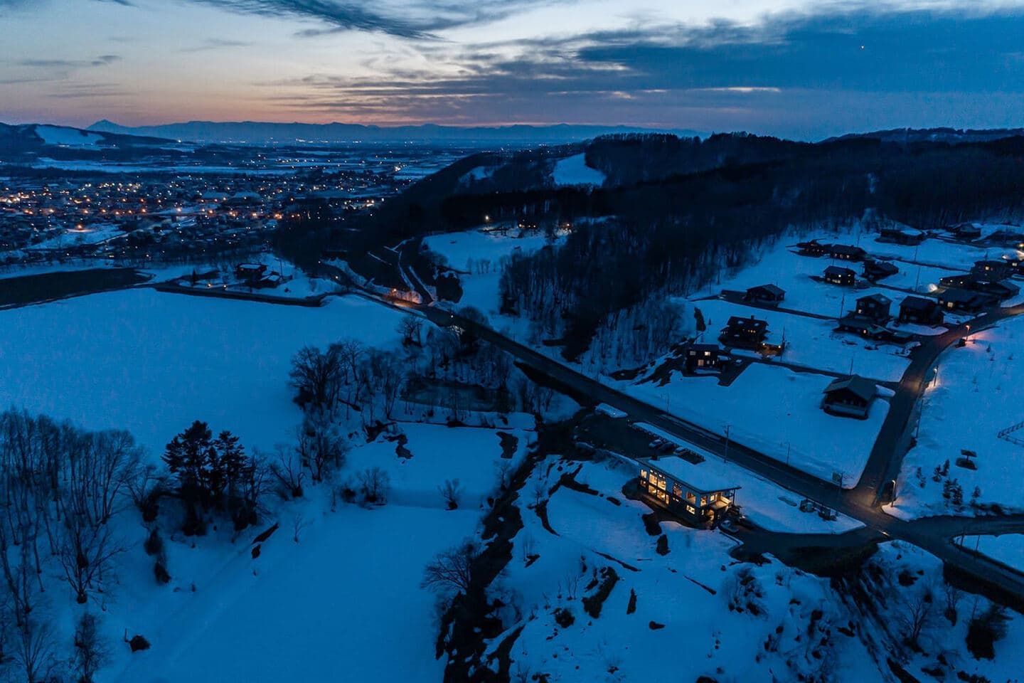 HOUSE&HOUSE｜空知の借景レストラン・サメオト〈栗山〉